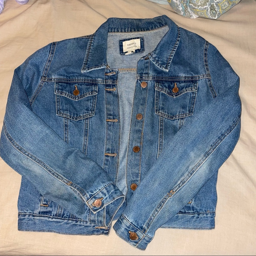 Forever 21 LIGHTWEIGHT denim jacket size L, runs a little small